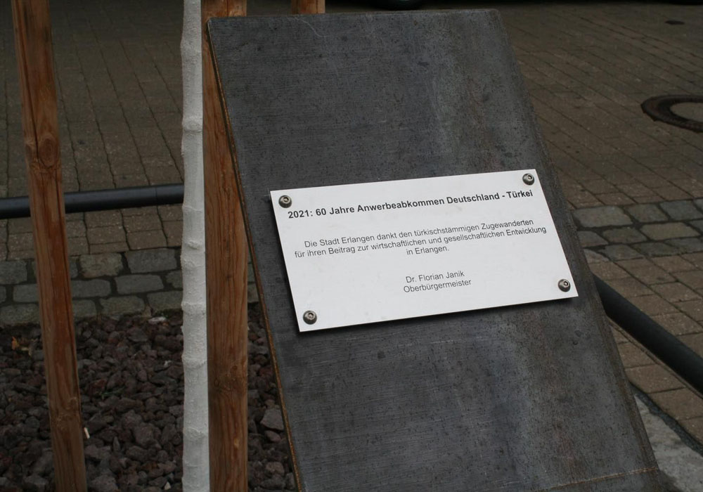 Erlangen Beşiktaş meydanına 60’ıncı göç yılı plaketi konuldu