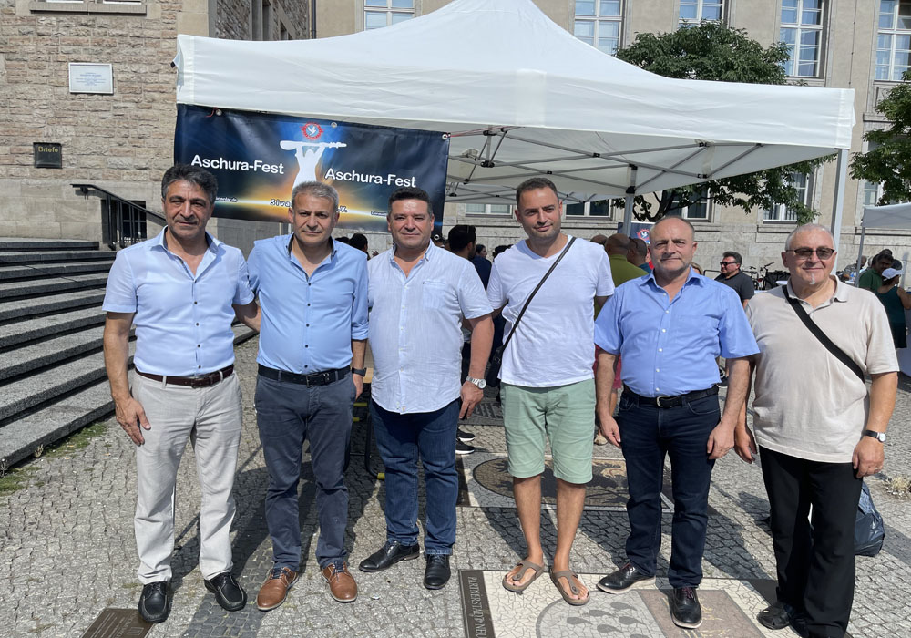 Berlin`de Sivaslı Canlar Derneği Aşure İkram etti