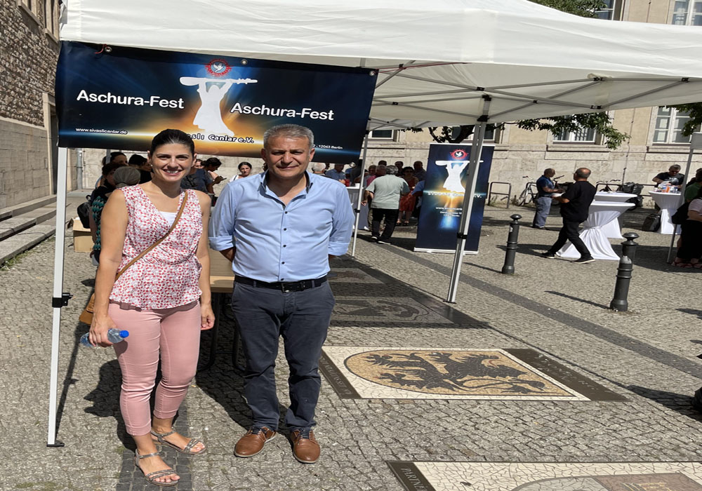 Berlin`de Sivaslı Canlar Derneği Aşure İkram etti