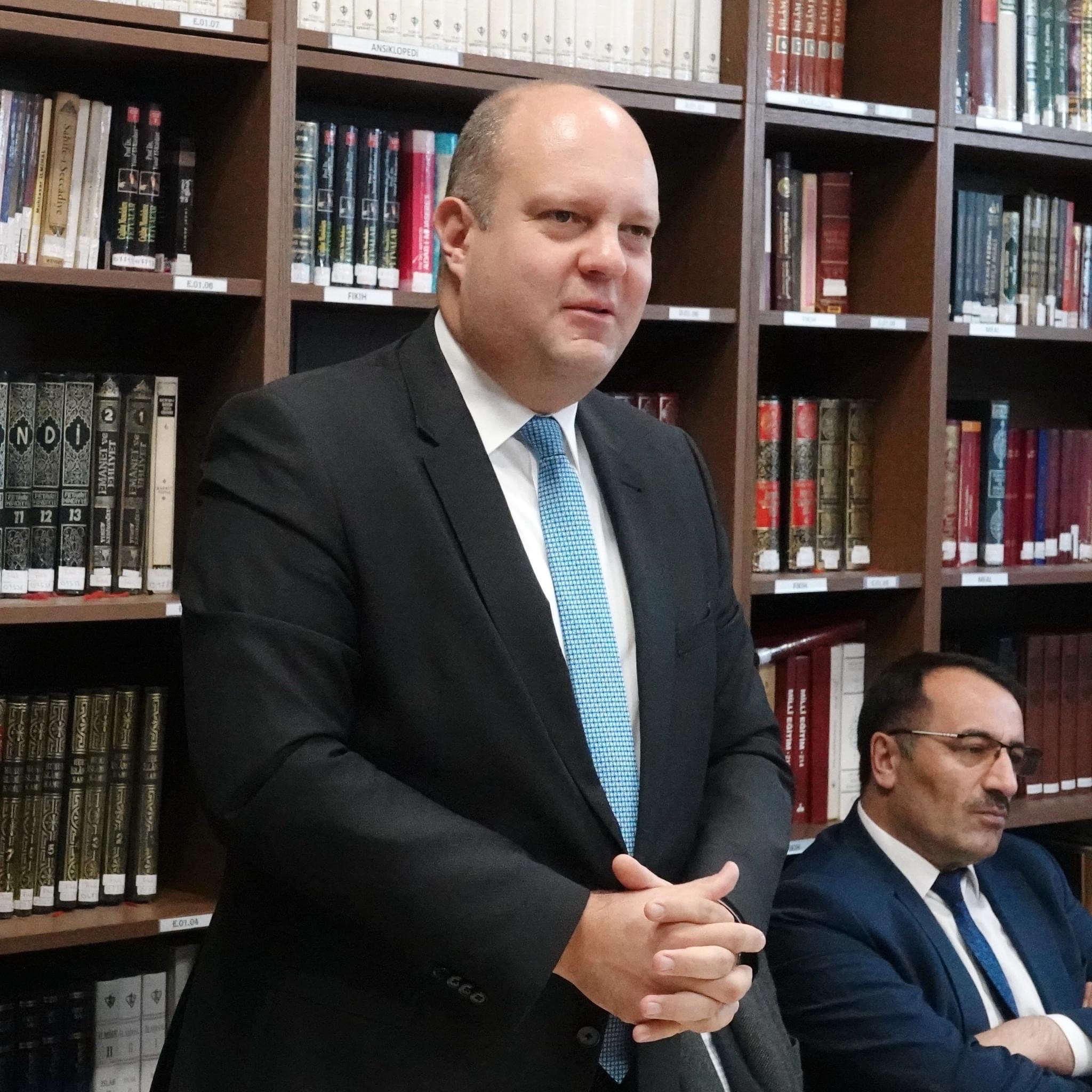 Almanya’nın ilk özel Türk Halk Kütüphanesi Berlin`de açıldı