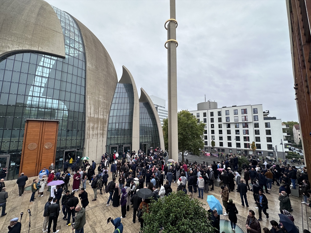 DİTİB Köln Camisi’nde ilk kez hoparlörden "cuma ezanı" okundu