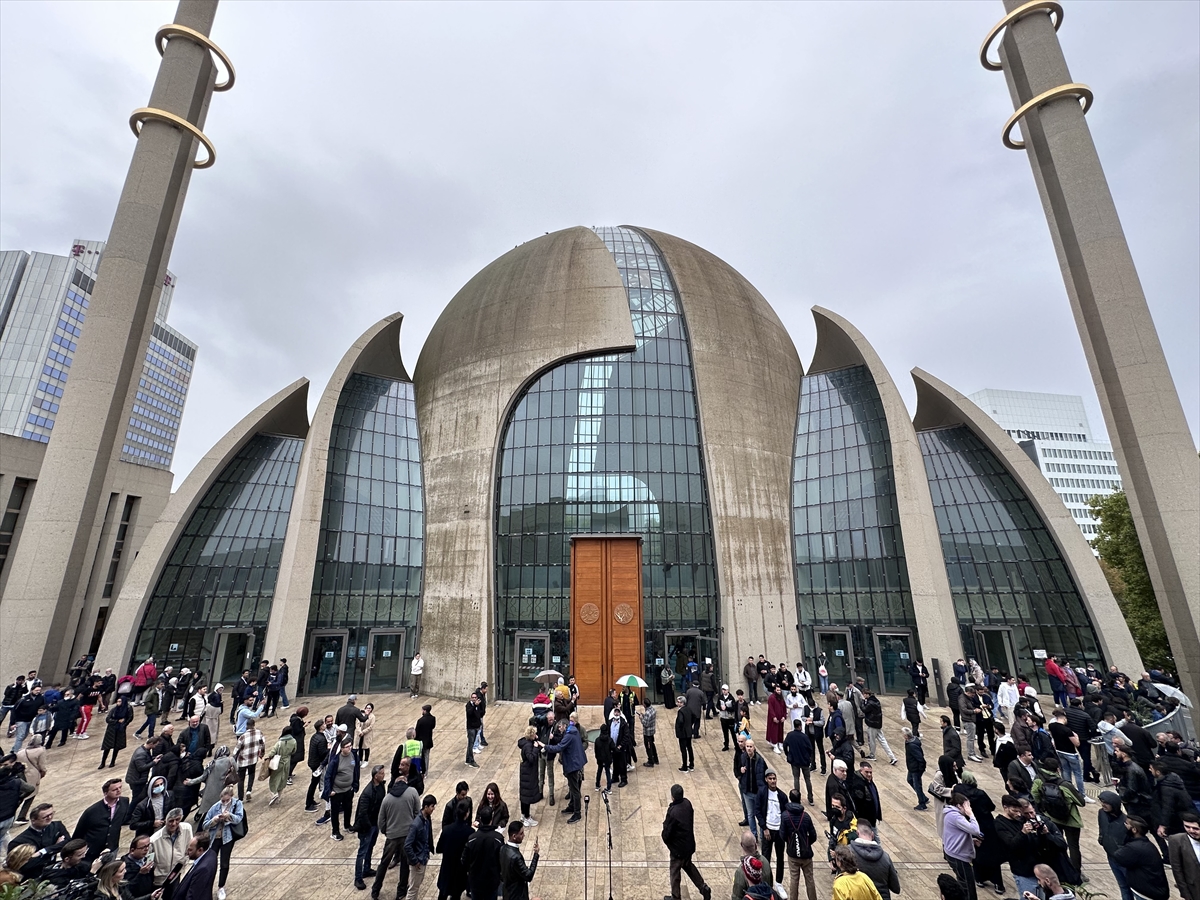 DİTİB Köln Camisi’nde ilk kez hoparlörden "cuma ezanı" okundu