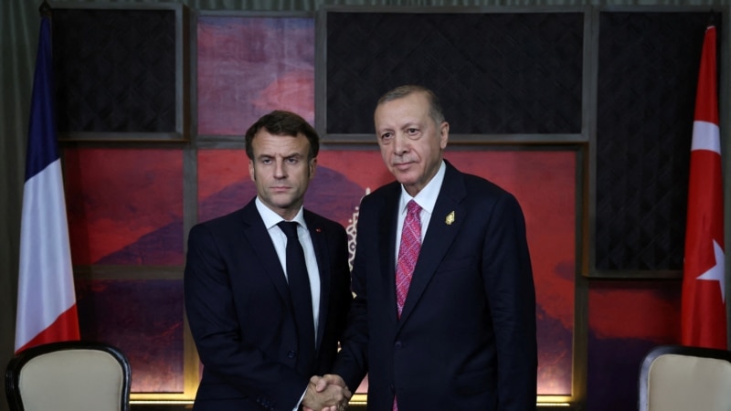 Erdoğan ve Macron Bali'de Görüştü
