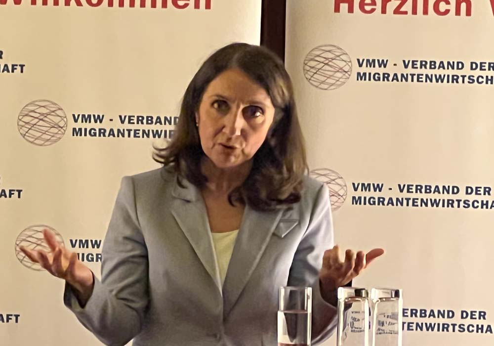 Müslüman askerlere manevi rehberlik yapacak görevli ataması çağrısı