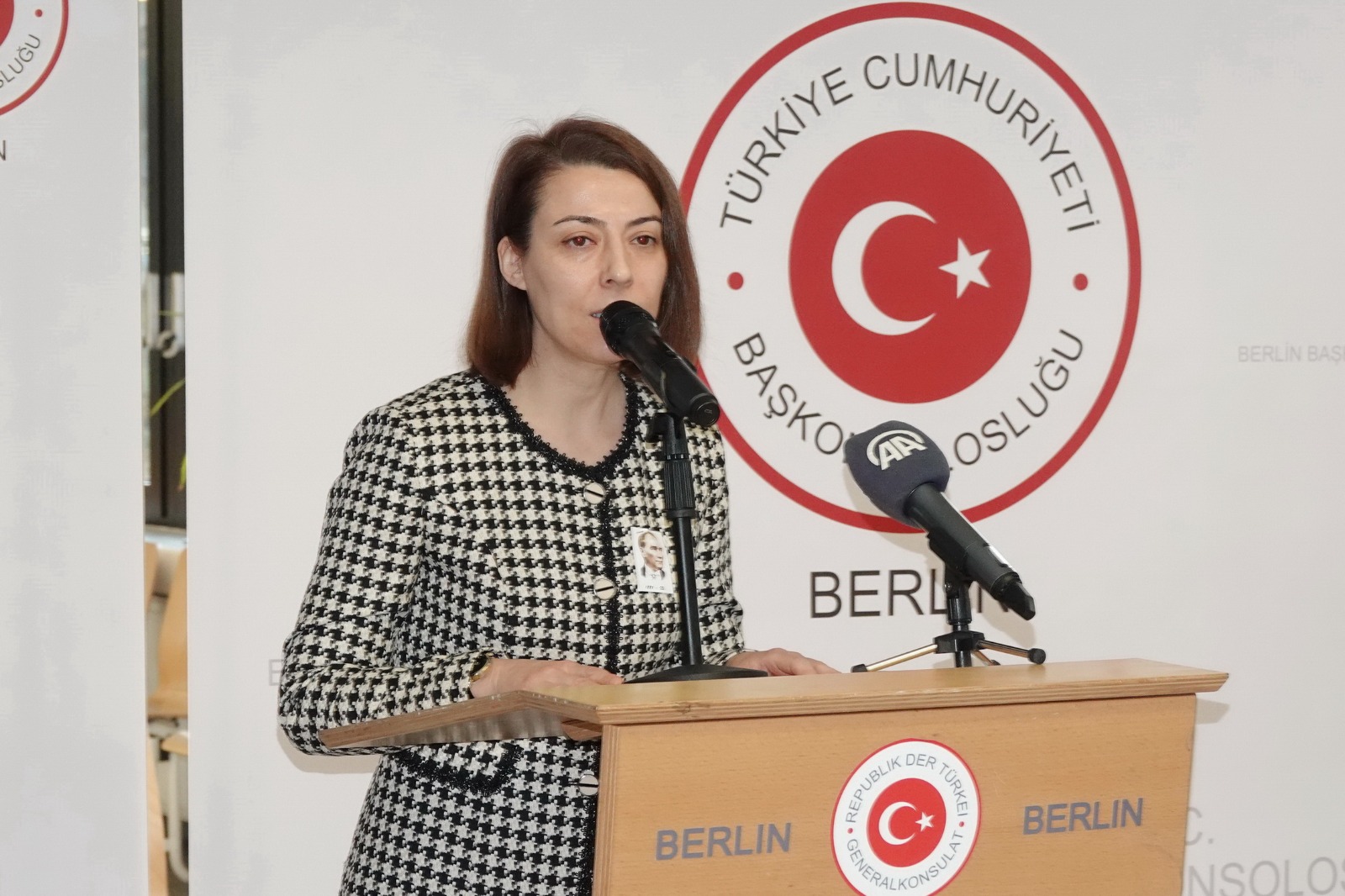 Ulu Önder Atatürk, Berlin`de saygı ve minnet ile anıldı