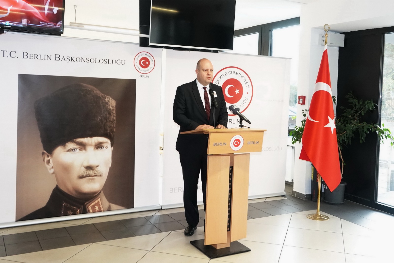 Ulu Önder Atatürk, Berlin`de saygı ve minnet ile anıldı