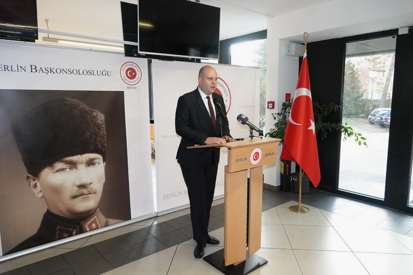 Ulu Önder Atatürk, Berlin`de saygı ve minnet ile anıldı