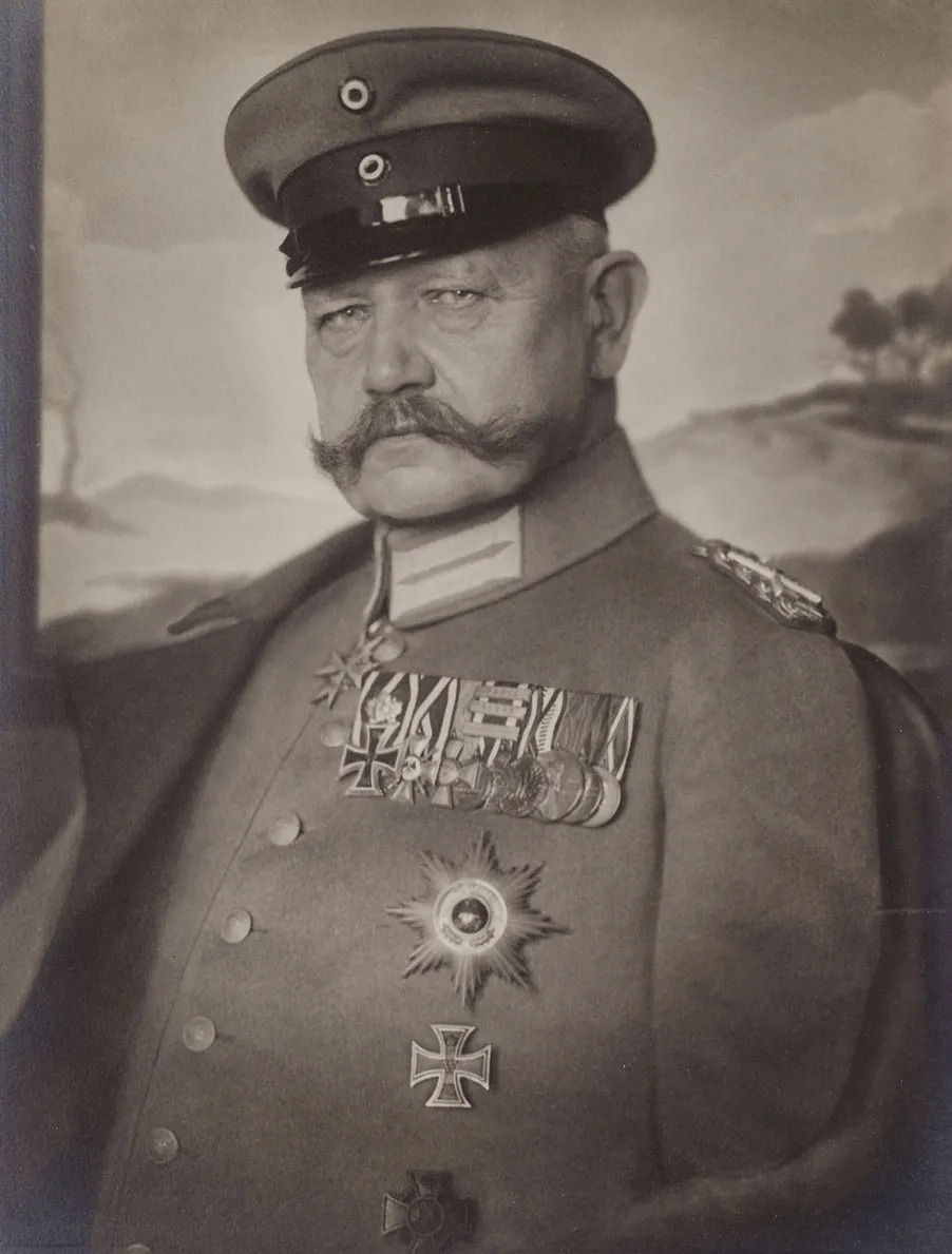 ALMANYA´NIN "SAVAŞ KAHRAMANI" MAREŞAL "TENZİL-İ RÜTBE"