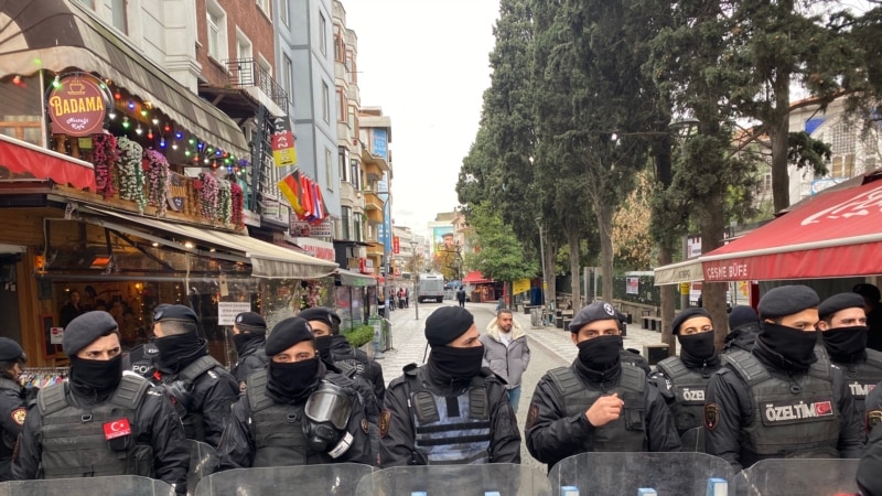 Polis HDP’nin Kadıköy’deki Eylemine Müdahale Etti En Az 30 Kişi Gözaltına Alındı