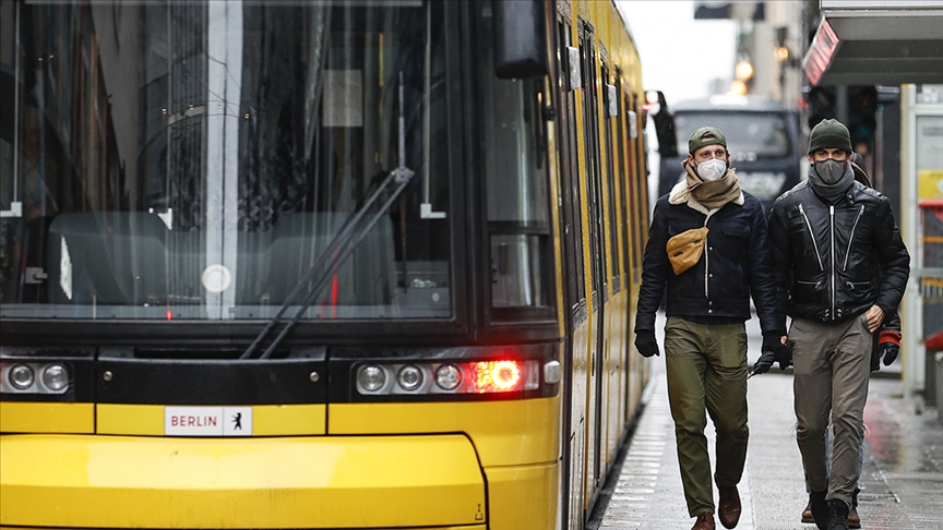 Almanya'nın 5 eyaletinde maske zorunluluğu kaldırılıyor