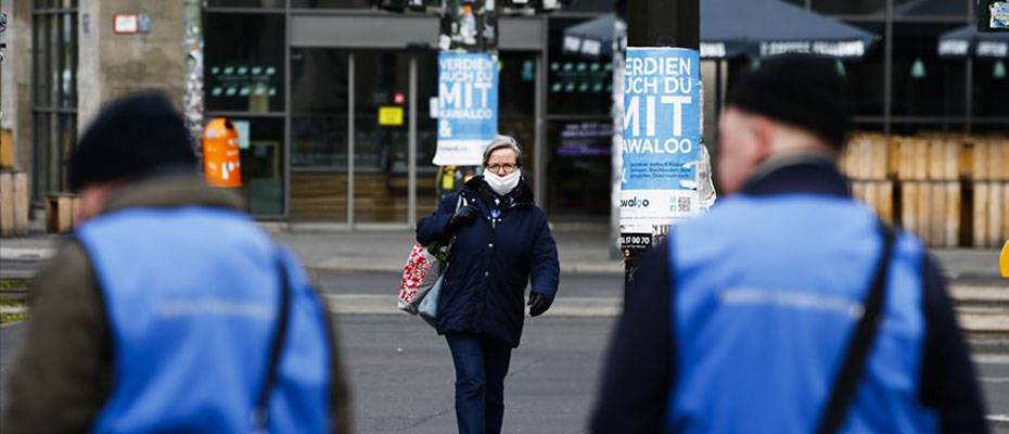 Almanya'da uzun mesafeli toplu taşımada maske zorunluluğu kaldırılıyor
