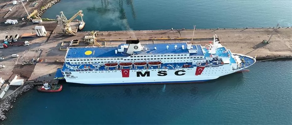 İskenderun Limanı'na demirleyen yolcu gemisi, depremzede ailelere yuva oldu