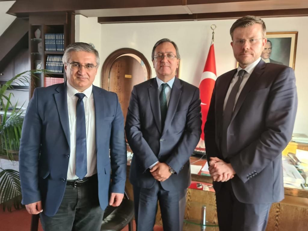 Nürnberg Belediye Başkanı König, taziye defterini imzaladı