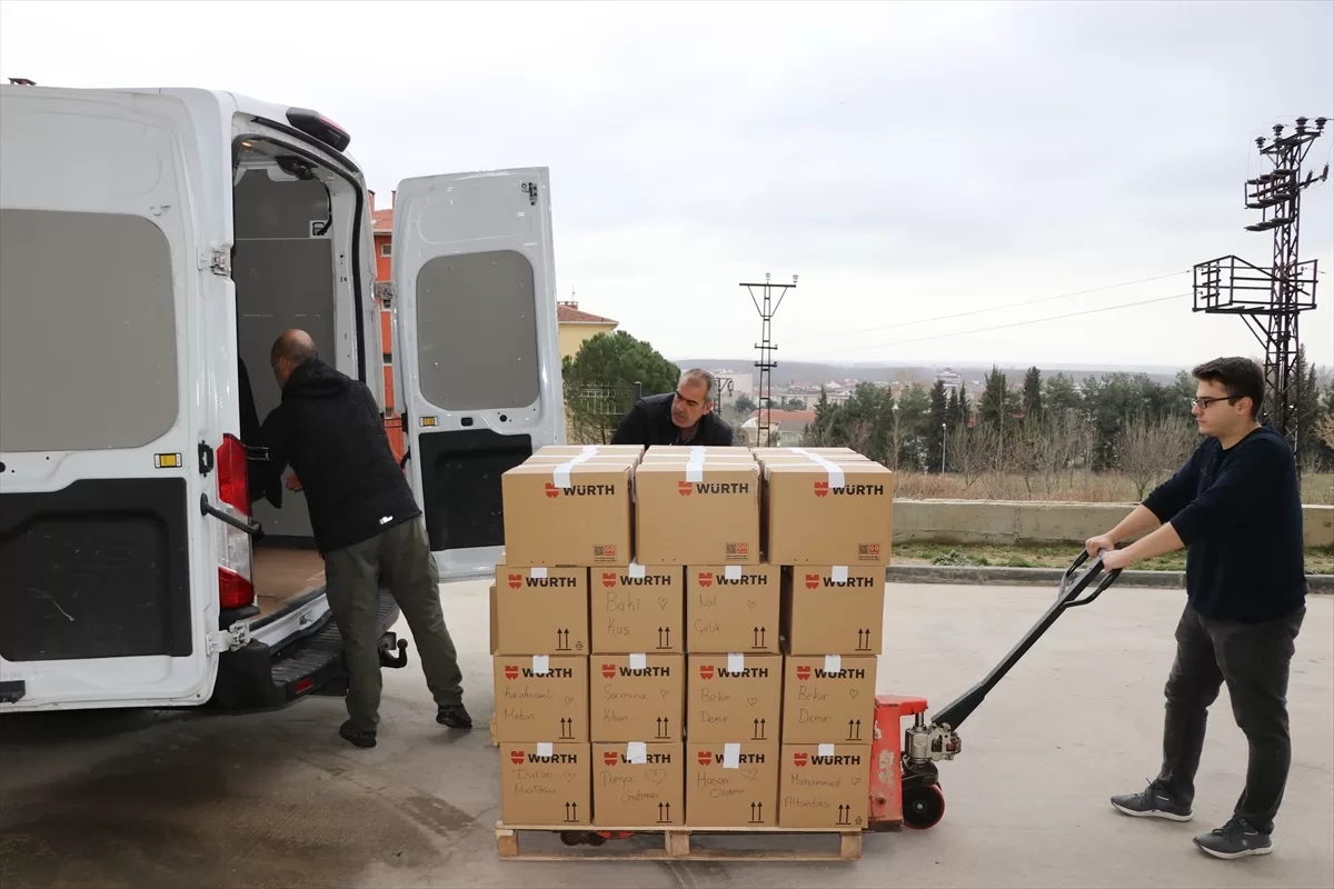 Baba ve kızı, Almanya`da topladıkları yardım malzemeleri ile Türkiye'ye geldi
