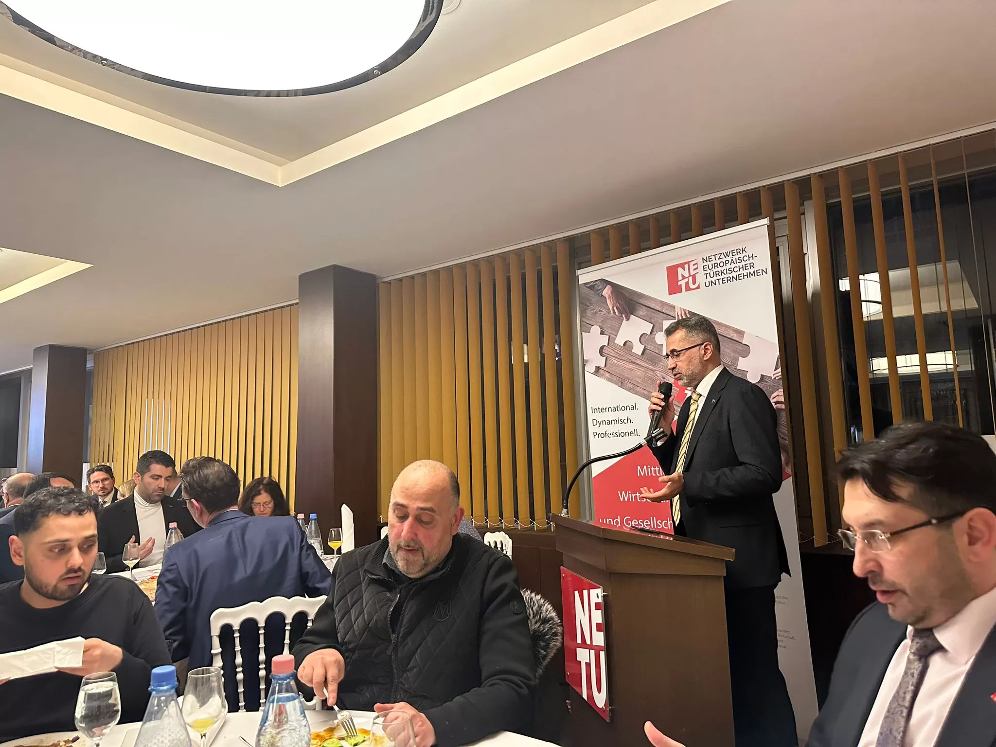 Berlin Başkonsolosu Yücekök: Gösterdiğiniz dayanışmayla gurur duyuyoruz