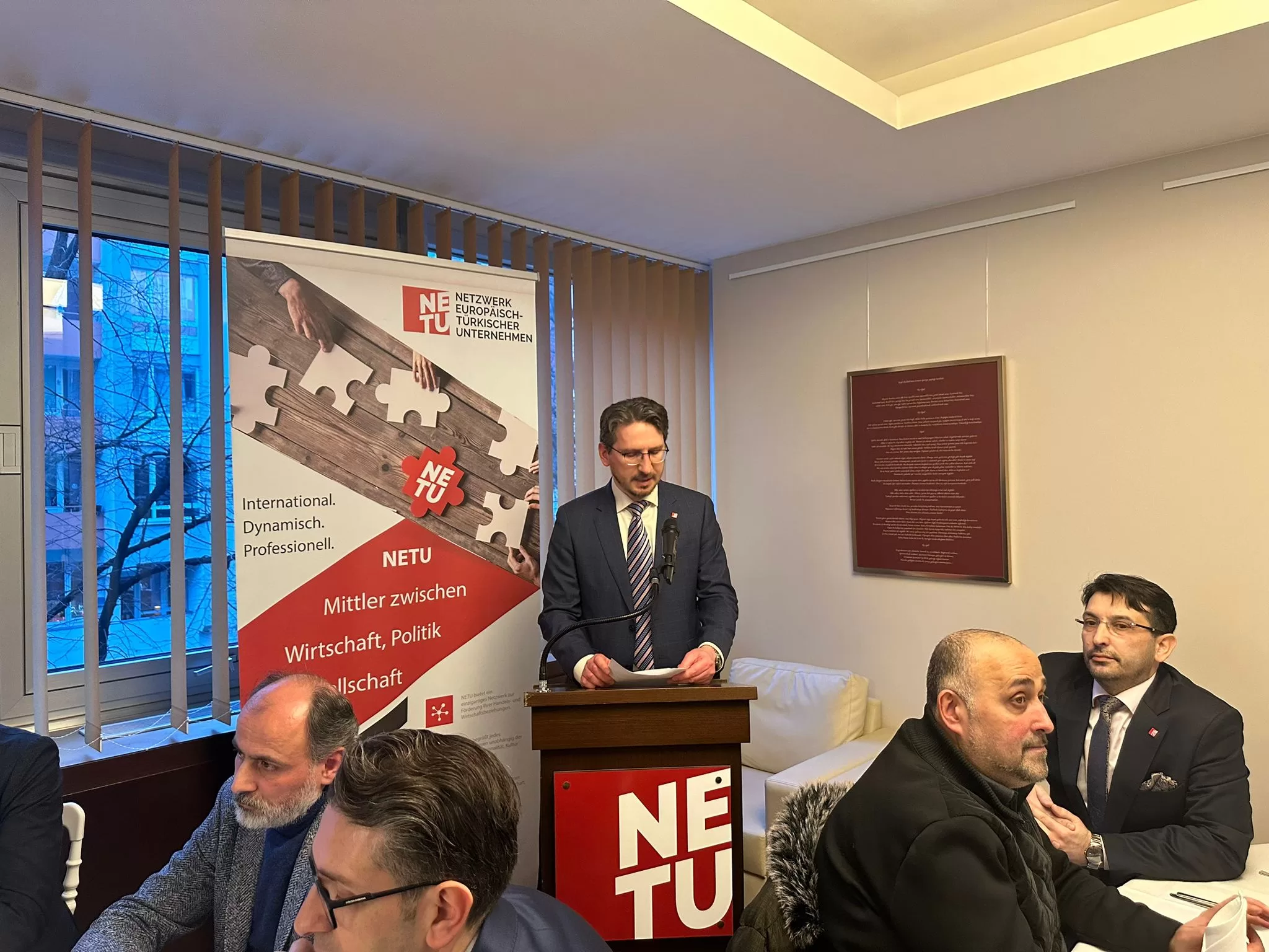 Berlin Başkonsolosu Yücekök: Gösterdiğiniz dayanışmayla gurur duyuyoruz