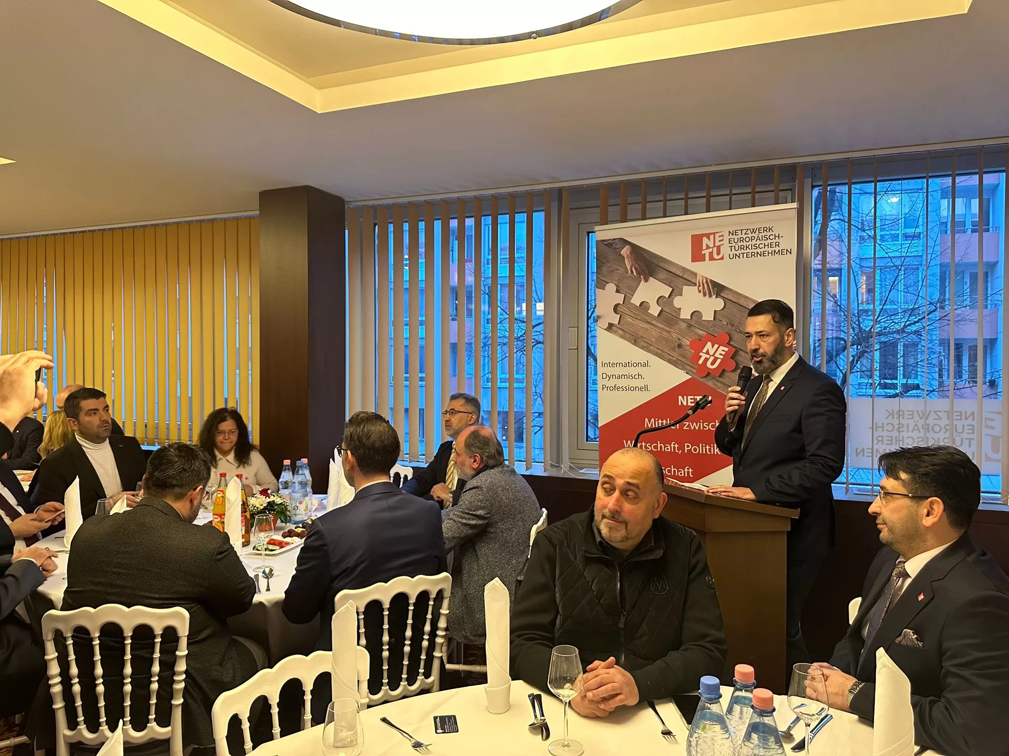 Berlin Başkonsolosu Yücekök: Gösterdiğiniz dayanışmayla gurur duyuyoruz