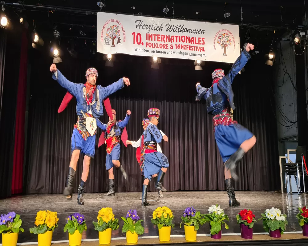 Nürnberg’de 10 ülkenin dansçıları büyüledi