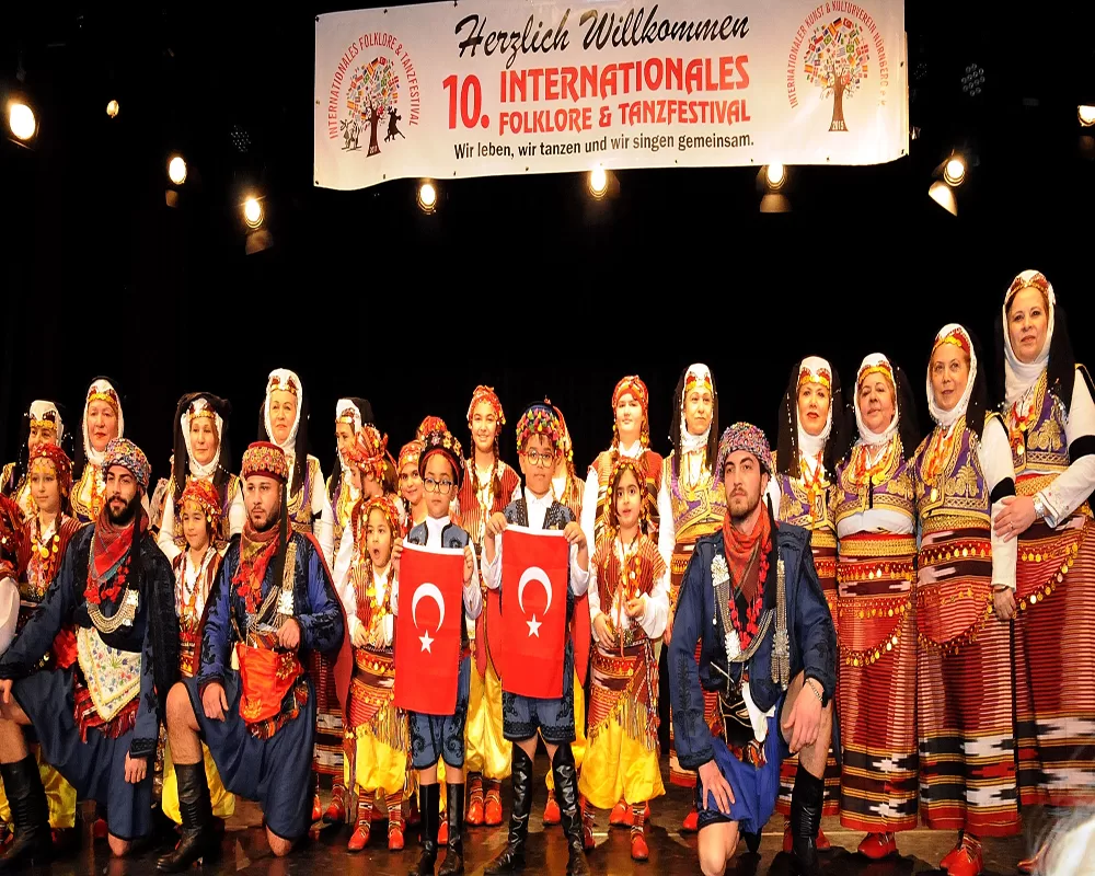 Nürnberg’de 10 ülkenin dansçıları büyüledi