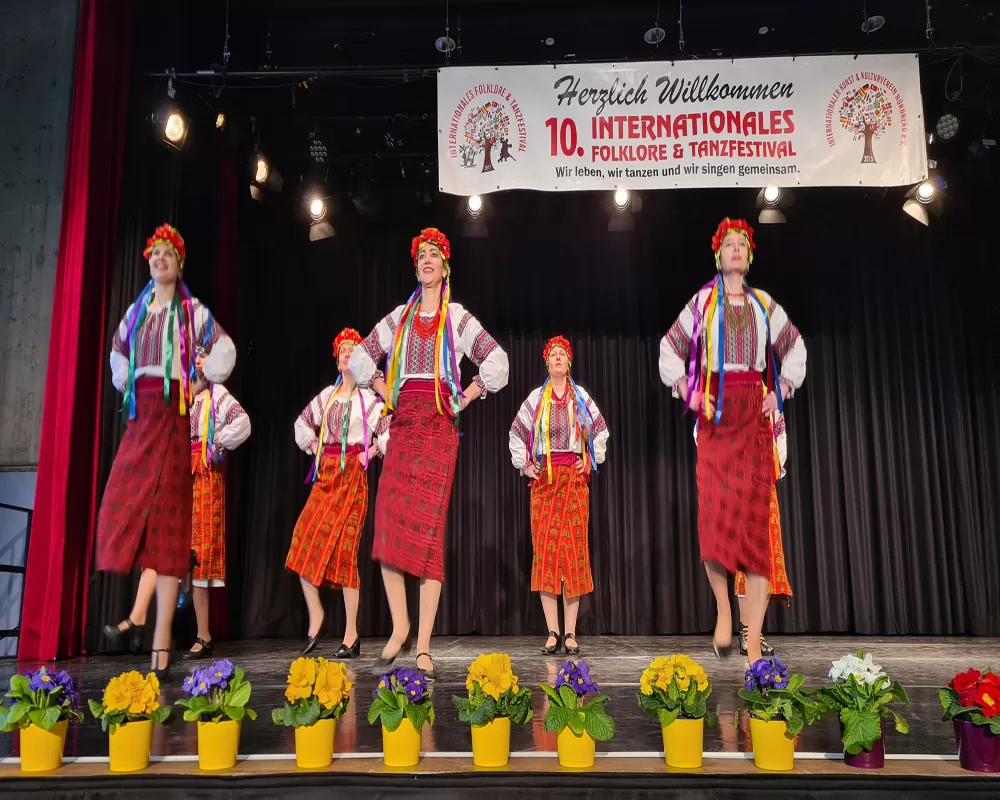 Nürnberg’de 10 ülkenin dansçıları büyüledi