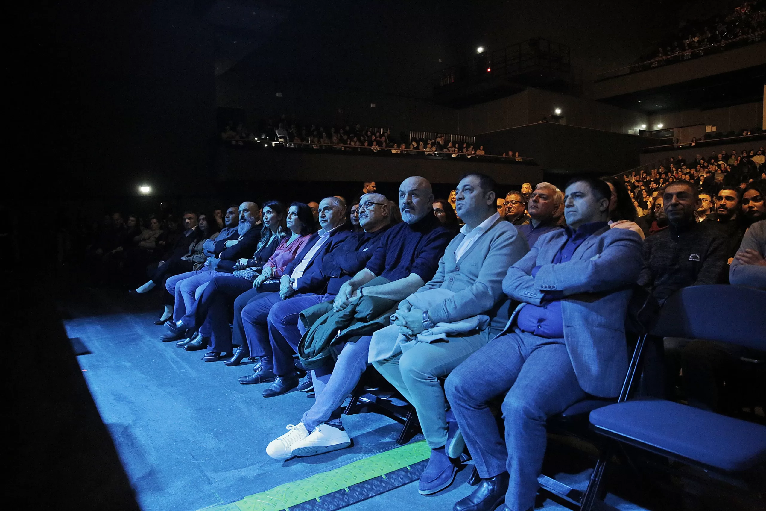 Berlin`deki dayanışma konserinde binlerce kişi bir araya geldi