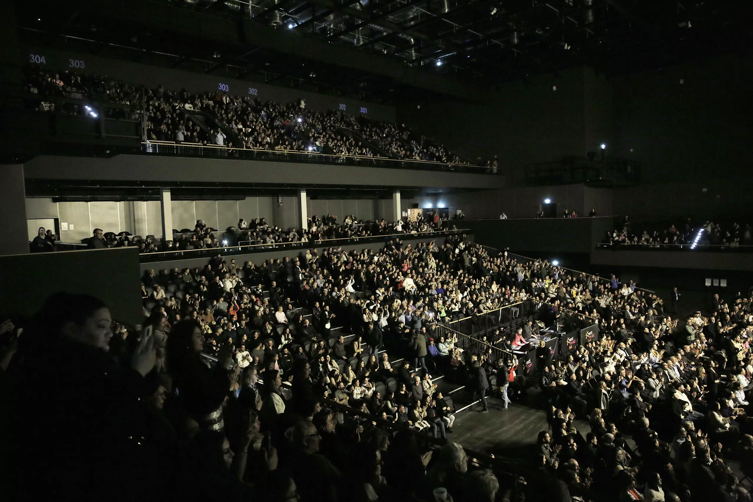 Berlin`deki dayanışma konserinde binlerce kişi bir araya geldi