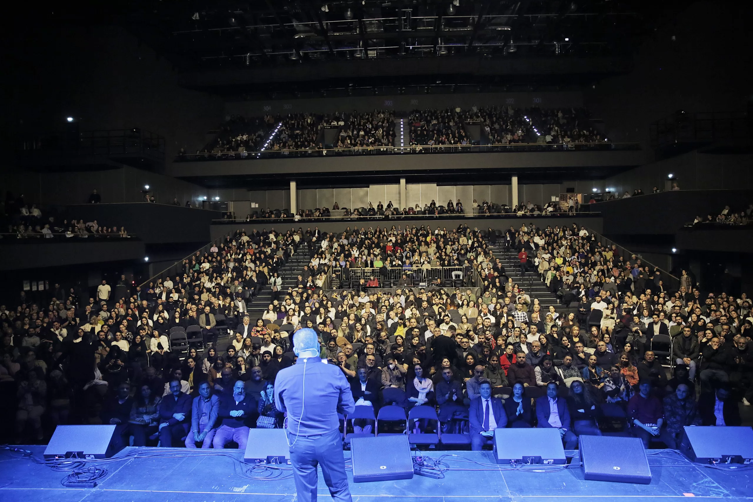Berlin`deki dayanışma konserinde binlerce kişi bir araya geldi