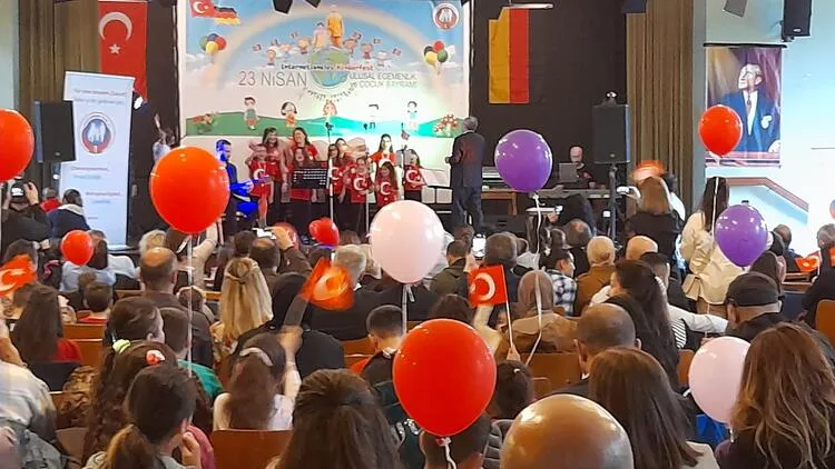 Essen’de de 23 Nisan coşkusu