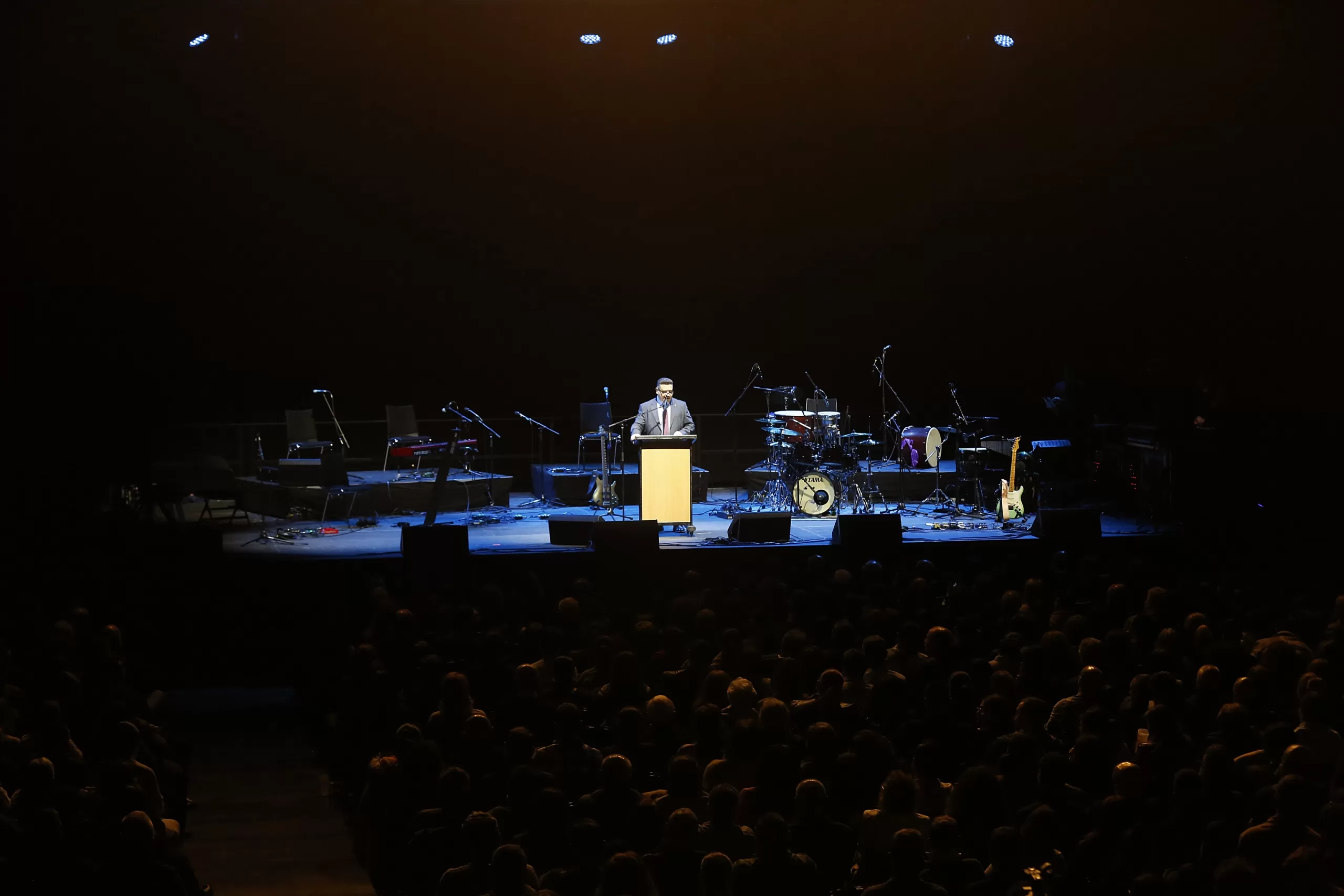 Berlin`deki dayanışma konserinde binlerce kişi bir araya geldi