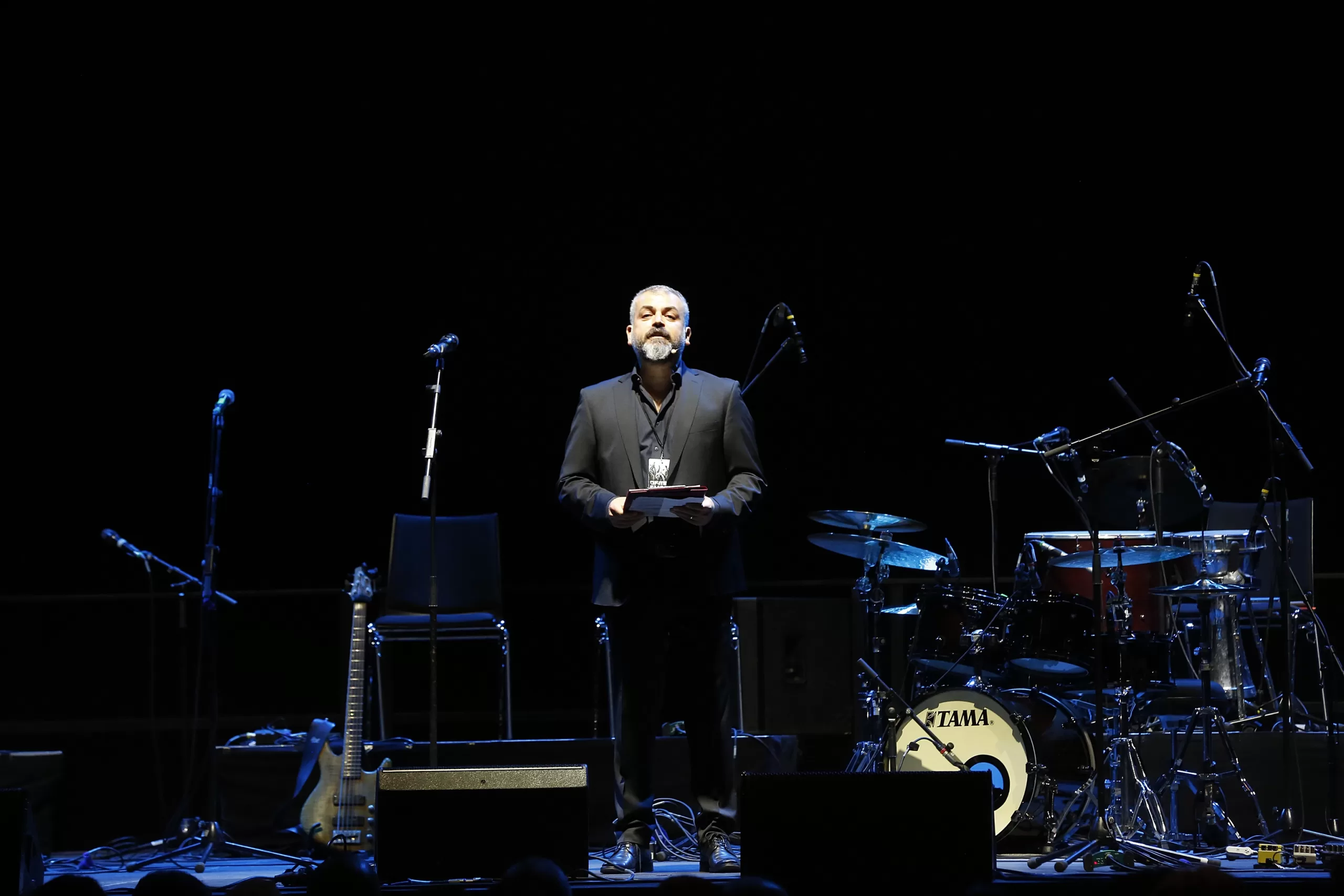 Berlin`deki dayanışma konserinde binlerce kişi bir araya geldi