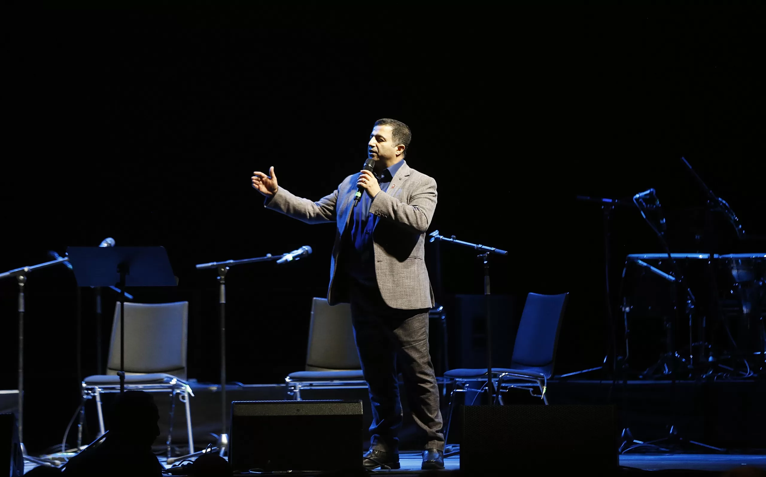 Berlin`deki dayanışma konserinde binlerce kişi bir araya geldi