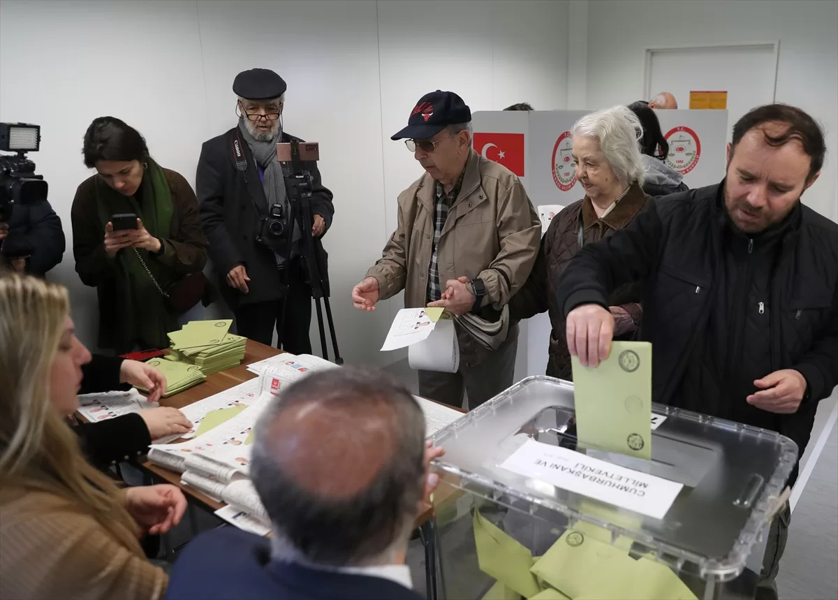 Almanya`da oy verme işlemi başladı
