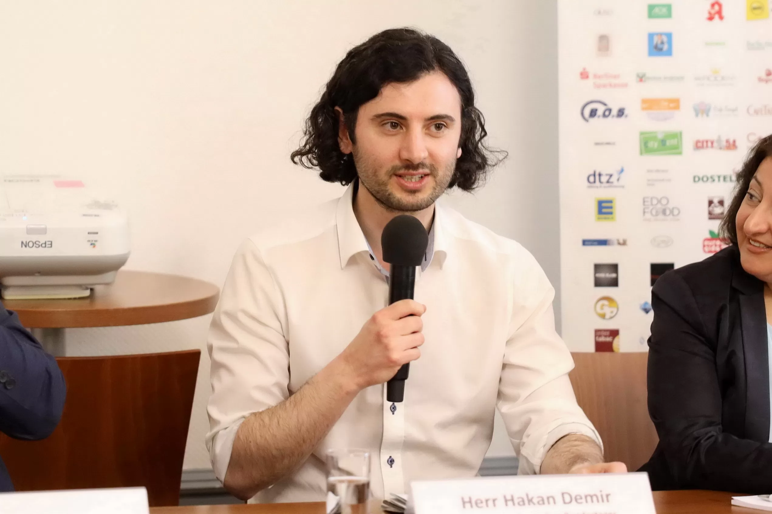 Hakan Demir: Nitelikli İşgücü Göç Yasası Kolaylaştırıldı