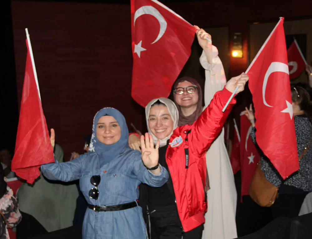 Seçim sevinci Nürnberg’e de yansıdı