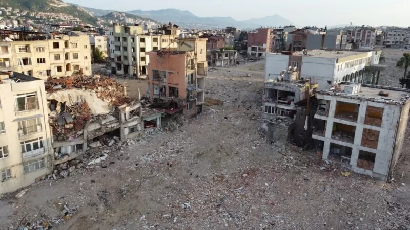 Enkaz Yığınları Arasında Seçime Hazırlanan Kent: Hatay