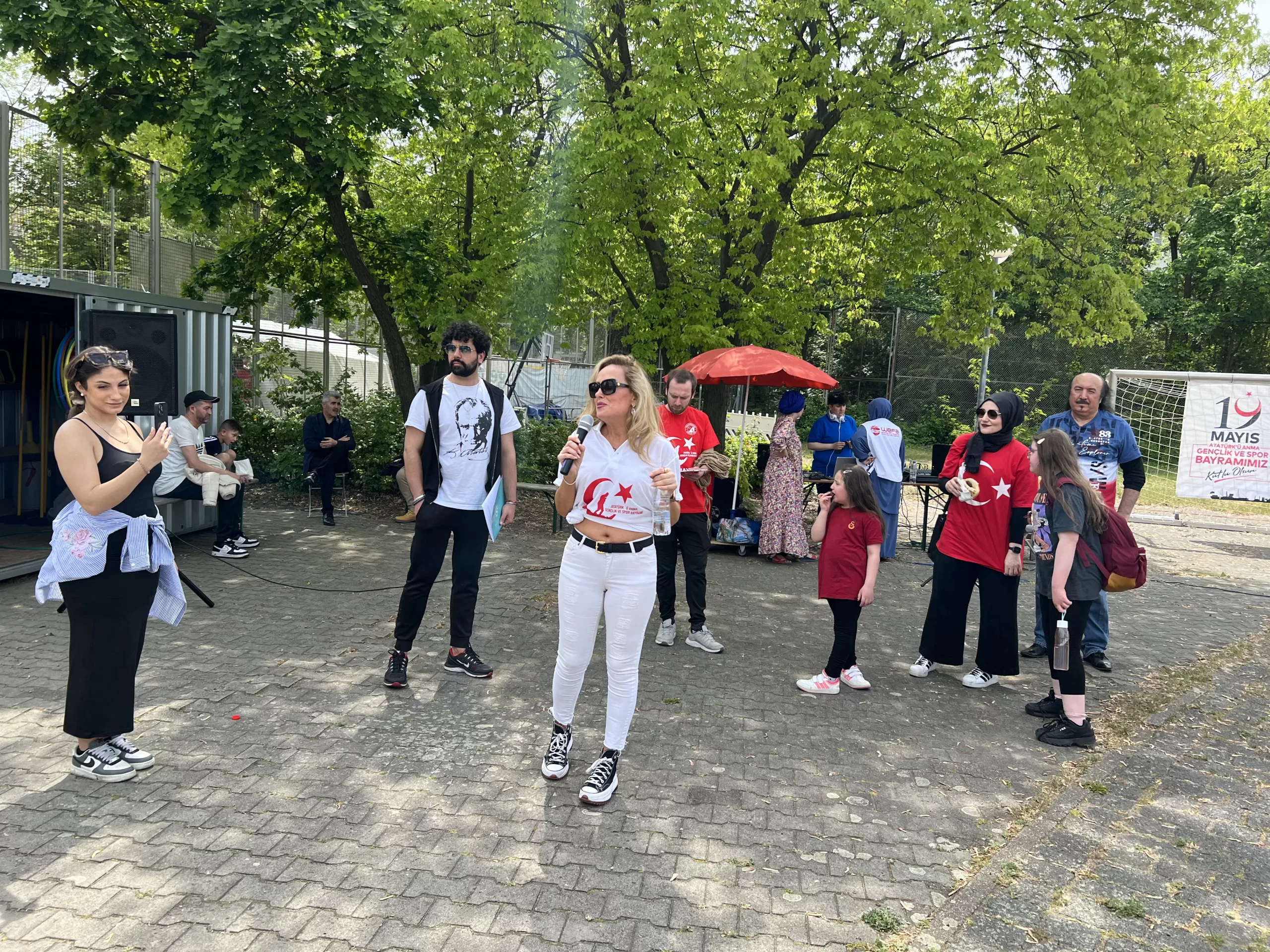 Berlin Türkiyemspor ve ‘Dosteli’nden deprem bölgesine yardım