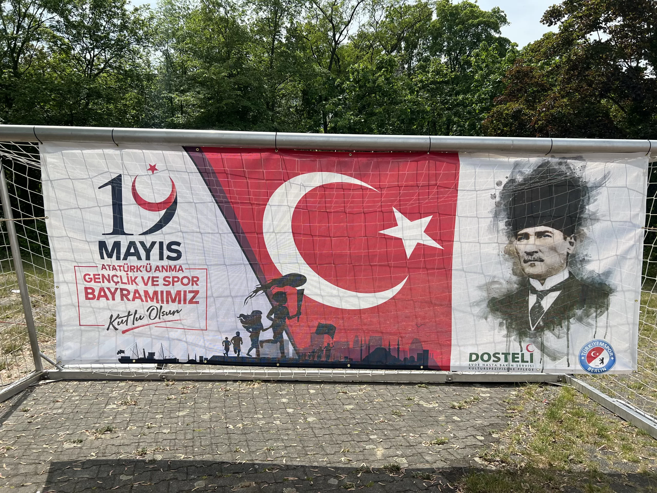 Berlin Türkiyemspor ve ‘Dosteli’nden deprem bölgesine yardım