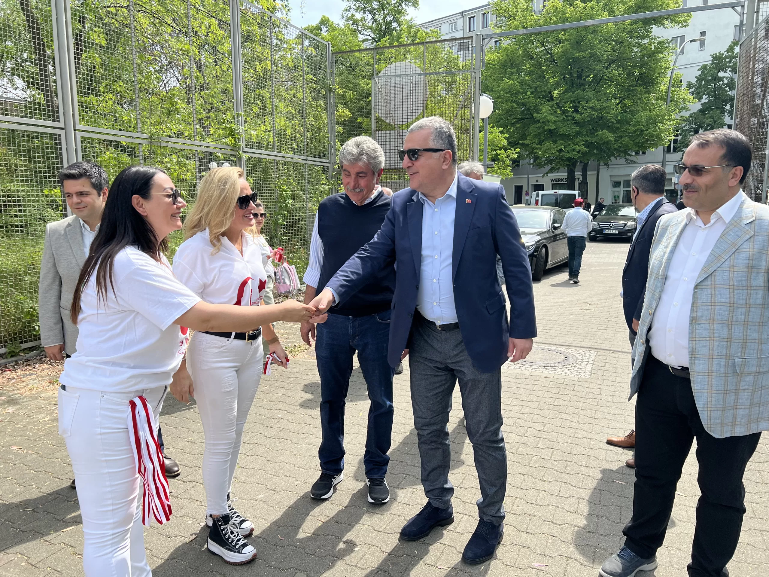 Berlin Türkiyemspor ve ‘Dosteli’nden deprem bölgesine yardım