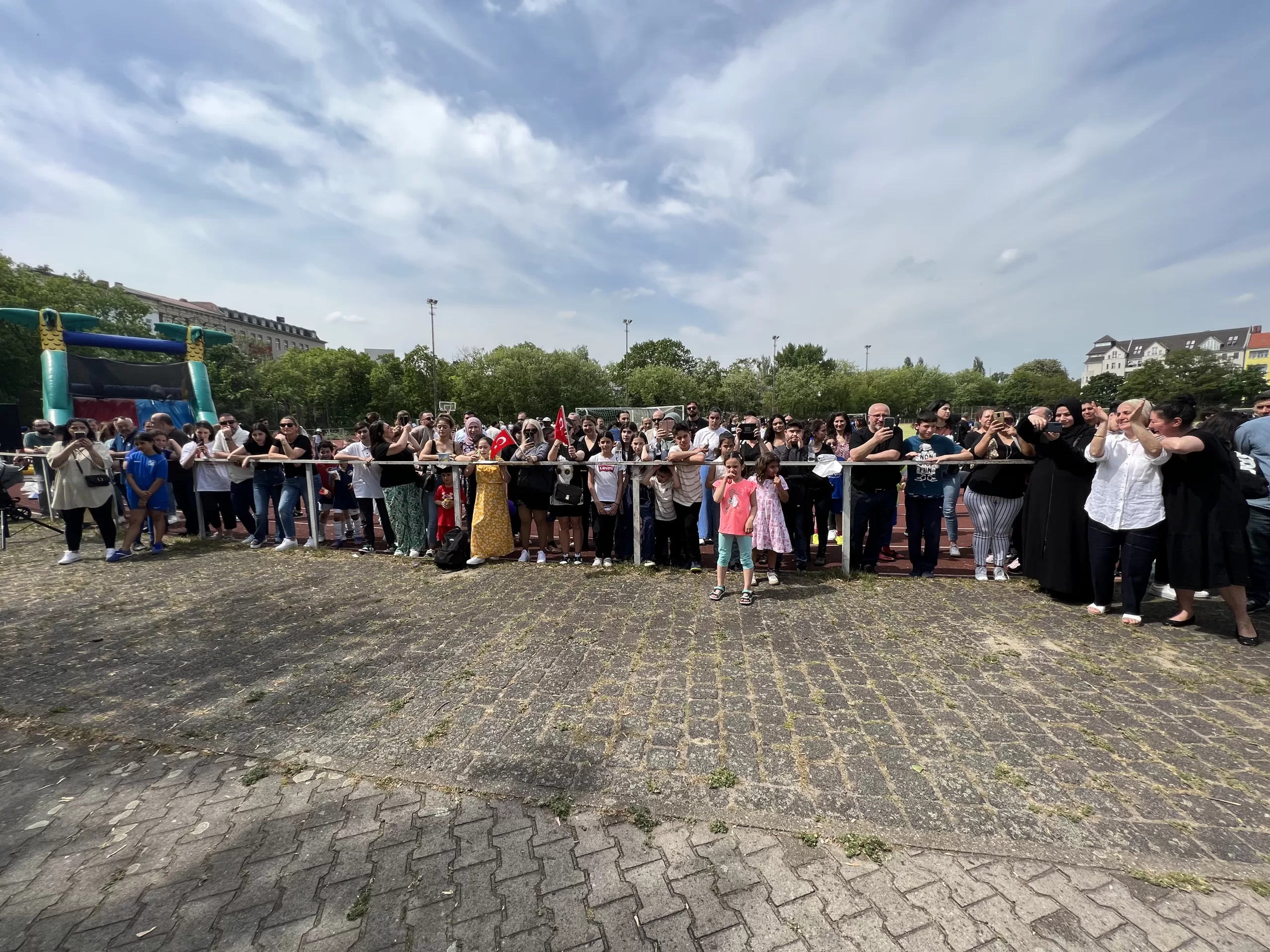 Berlin Türkiyemspor ve ‘Dosteli’nden deprem bölgesine yardım