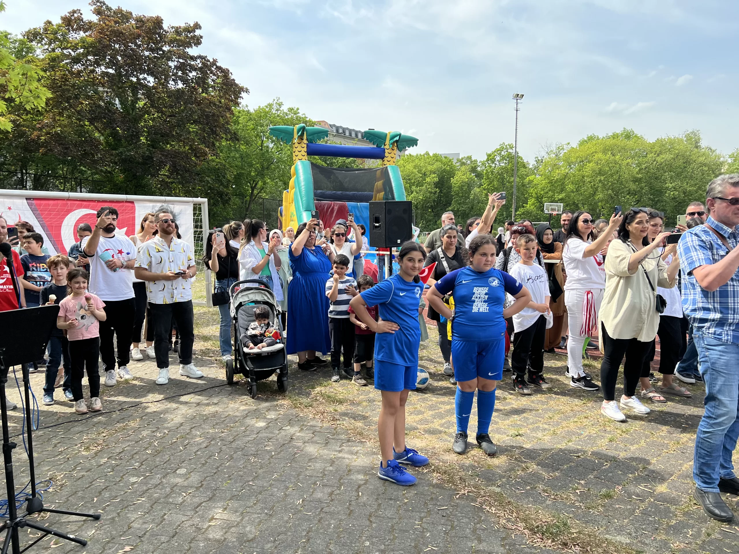 Berlin Türkiyemspor ve ‘Dosteli’nden deprem bölgesine yardım