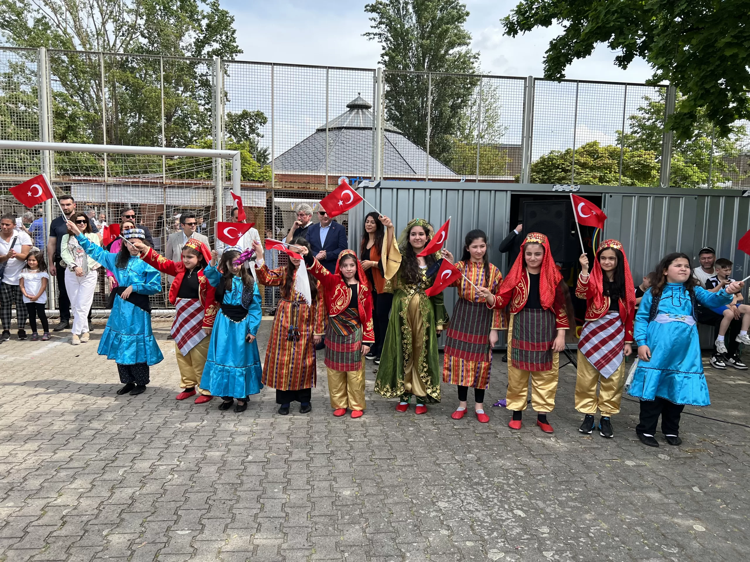 Berlin Türkiyemspor ve ‘Dosteli’nden deprem bölgesine yardım