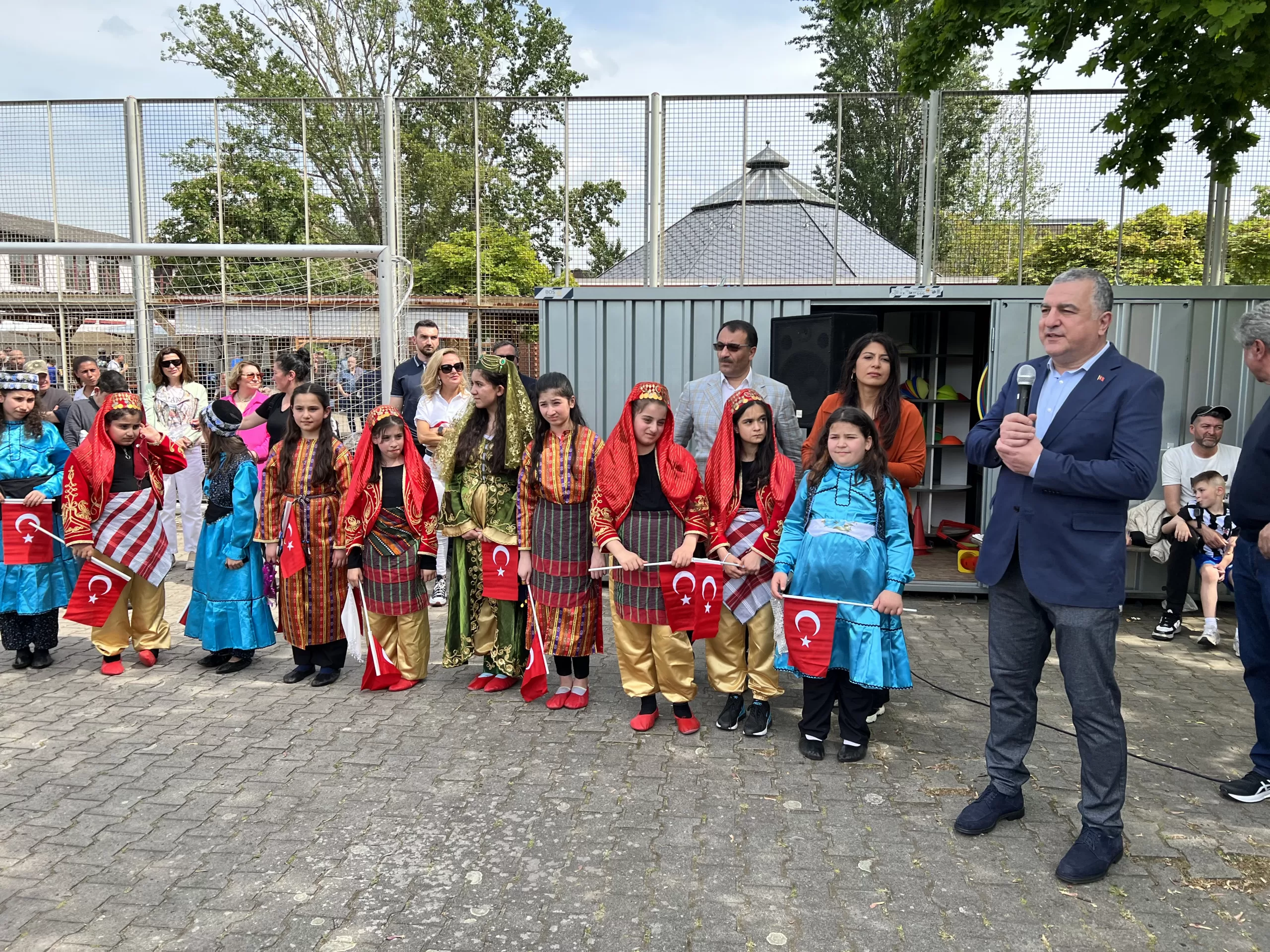 Berlin Türkiyemspor ve ‘Dosteli’nden deprem bölgesine yardım