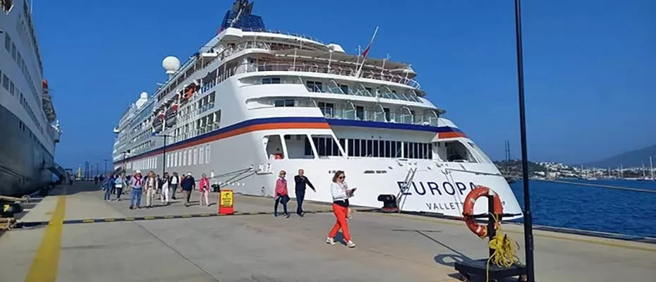 Kruvaziyer Europa ile Bodrum'a 343 turist geldi