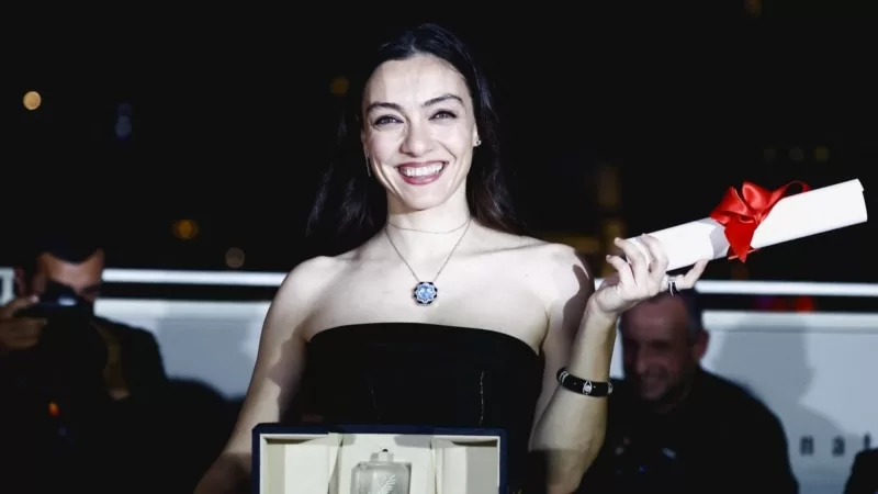 Merve Dizdar Cannes Film Festivali'nde “en iyi kadın oyuncu” ödülünü aldı