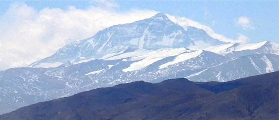 Nepalli dağcı 26. kez Everest’e tırmanarak zirve rekorunu egale etti