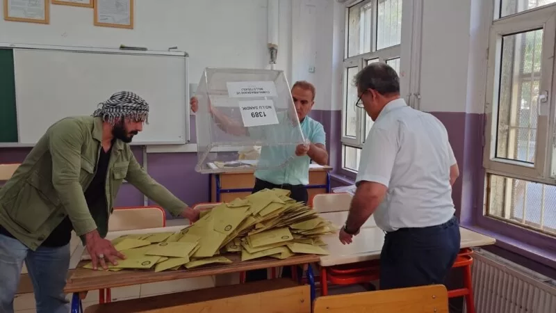 "Bütün sandık sonuçlarını takip ediyoruz ama sosyal medya üzerinden değil"