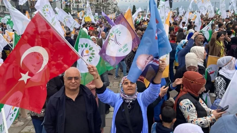 Yeşil Sol Parti’nin İzmir mitinginde sandıklara sahip çıkma vurgusu