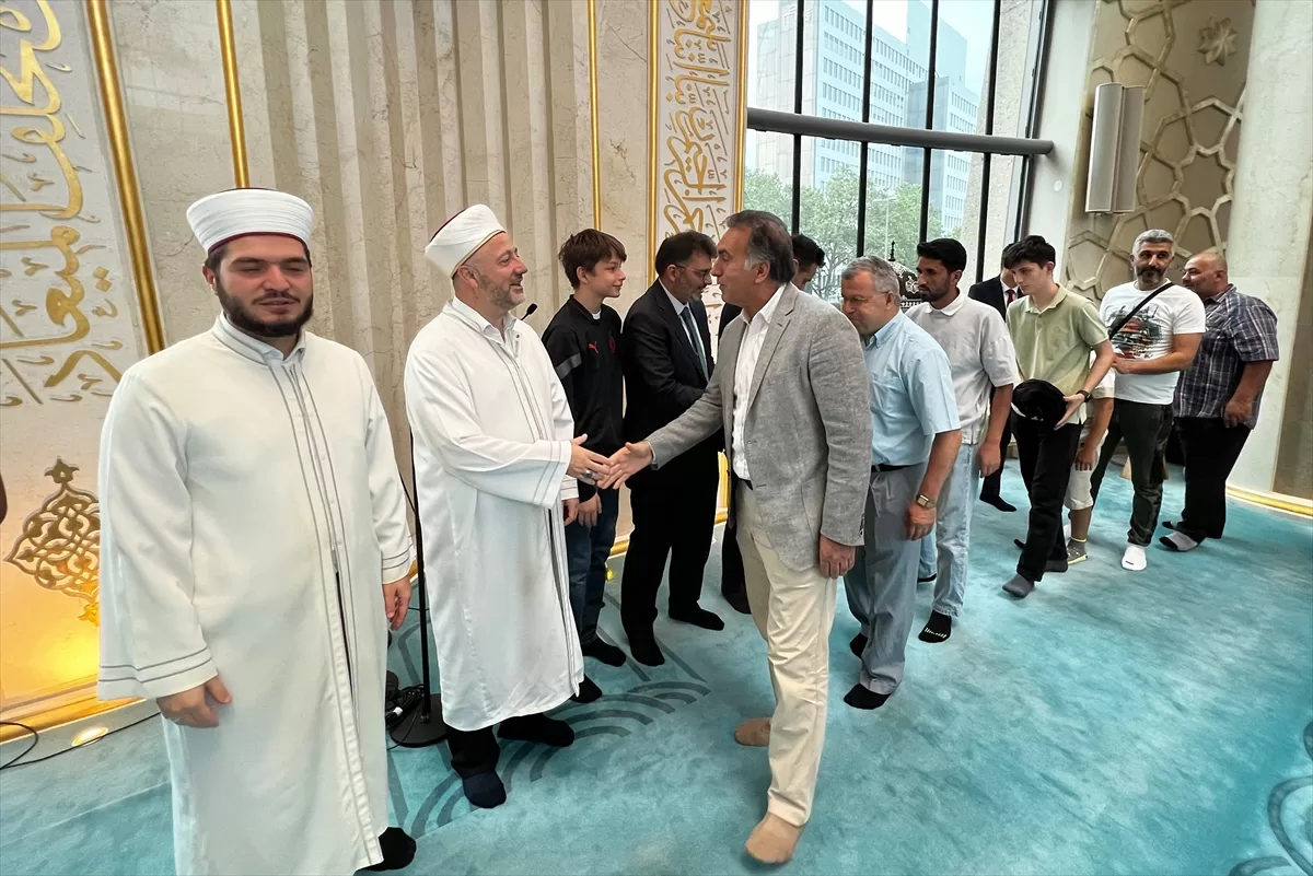 Almanya'da Kurban Bayramı namazı kılındı