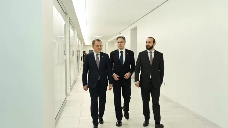 Blinken Azerbaycan ve Ermenistan dışişleri bakanları ile görüştü