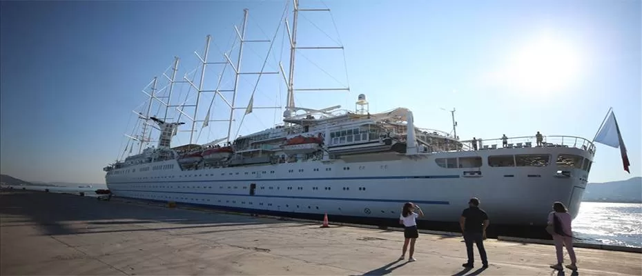 Çanakkale Limanı dünyanın en büyük kruvaziyer gemilerini ağırlıyor